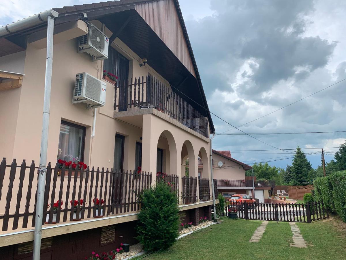 Nagcsalados Rozsa Apartman 巴拉通雷勒 外观 照片